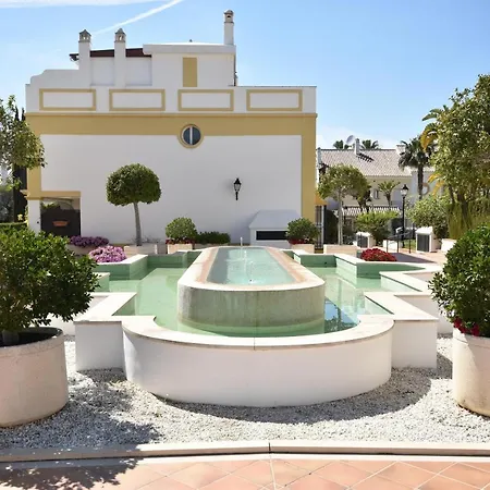 Casa de Férias Holiday House next to the beach in Las Dunas, Bahía de Marbella *