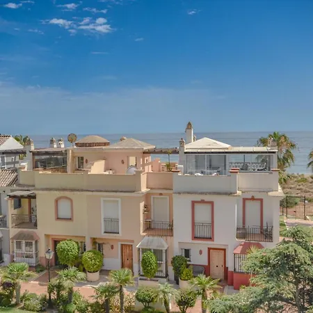 Holiday House next to the beach in Las Dunas, Bahía de Marbella *