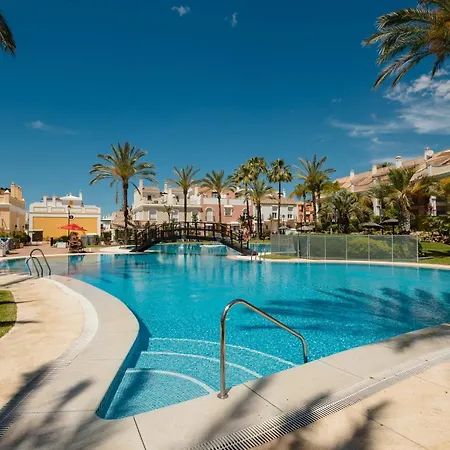 Casa de Férias Holiday House next to the beach in Las Dunas, Bahía de Marbella