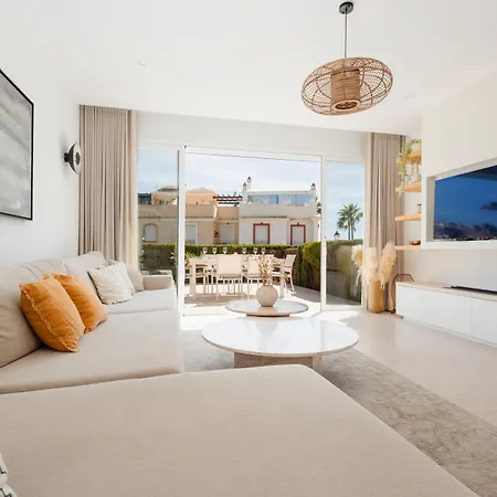 Casa de Férias Holiday House next to the beach in Las Dunas, Bahía de Marbella *