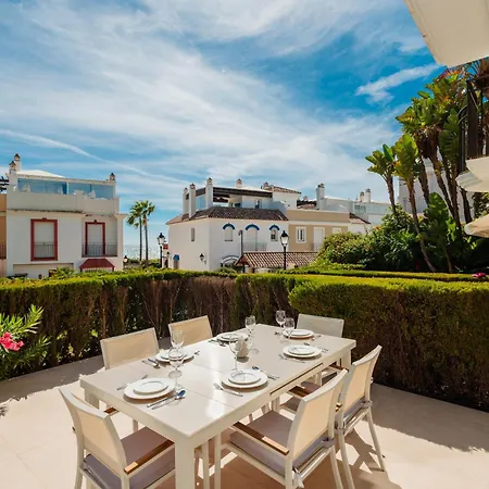 Casa de Férias Holiday House next to the beach in Las Dunas, Bahía de Marbella Marbella